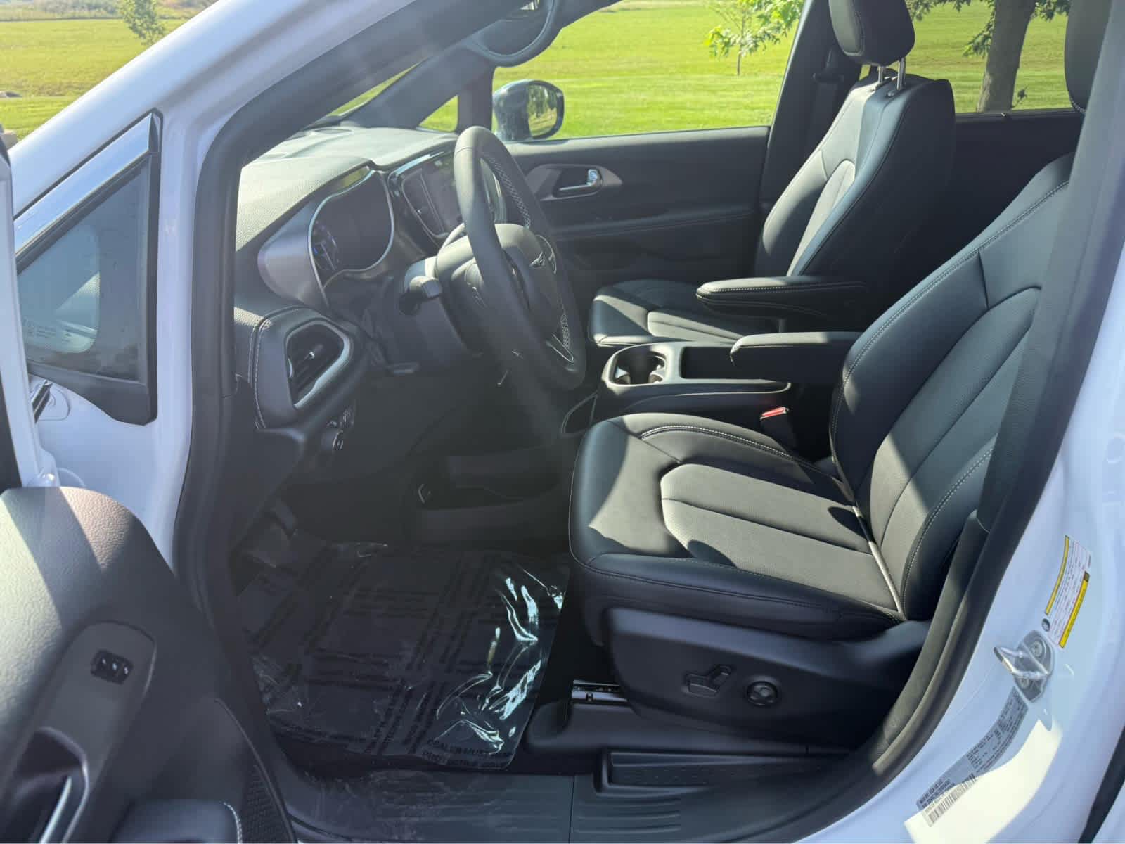 2025 Chrysler Pacifica Select - Photo 9