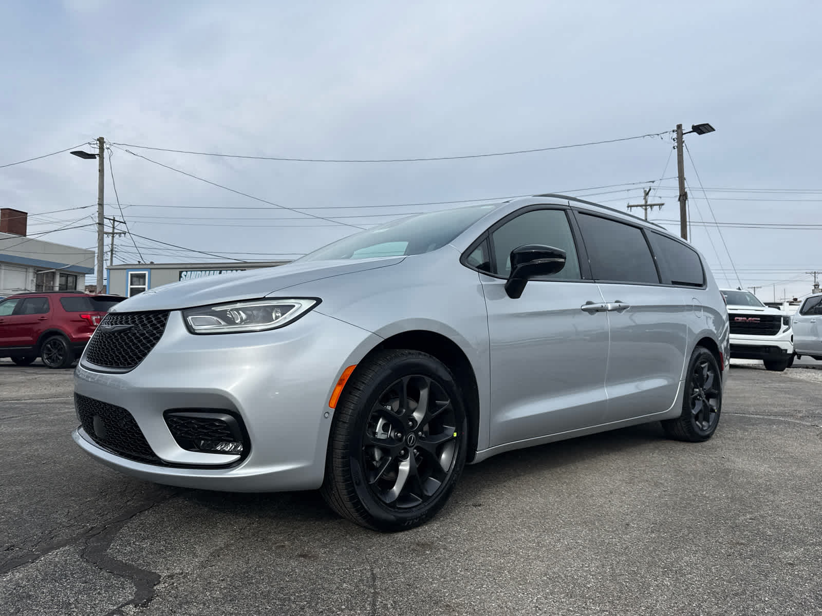 2026 Chrysler Pacifica Select's photo