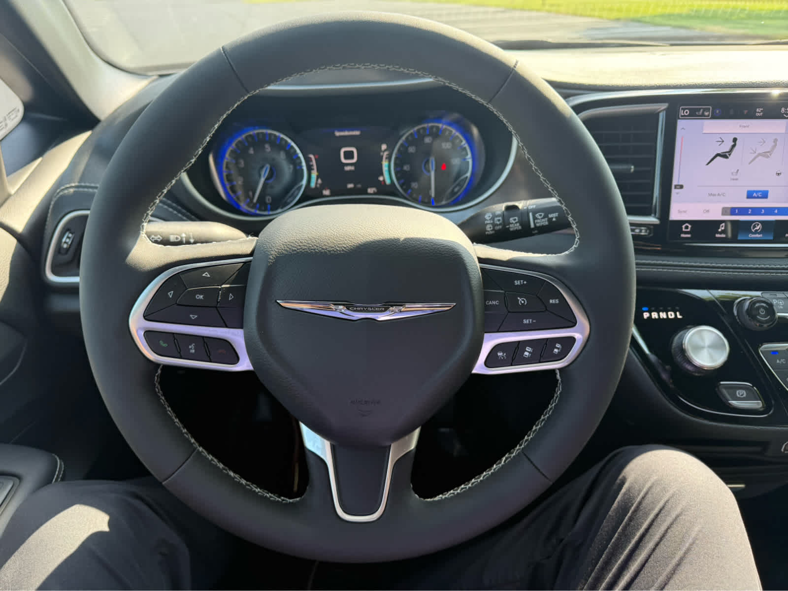2025 Chrysler Pacifica Select - Photo 17