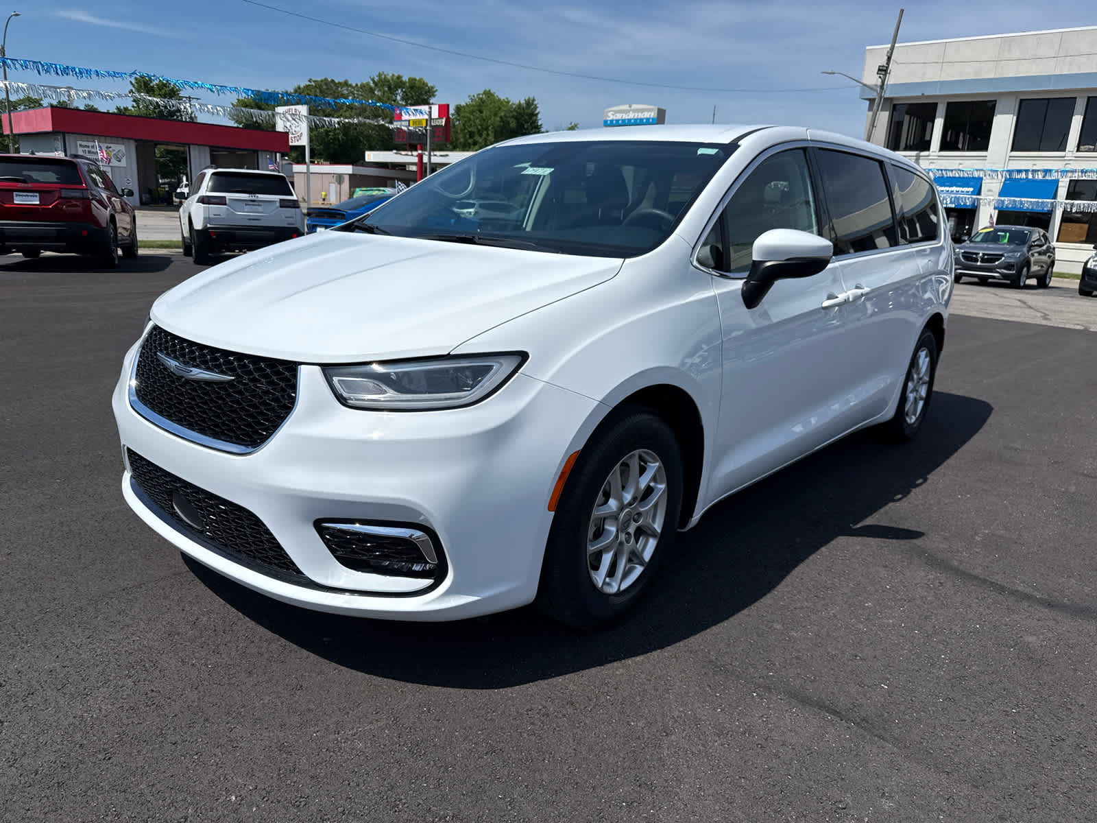 2023 Chrysler Pacifica Touring L's photo