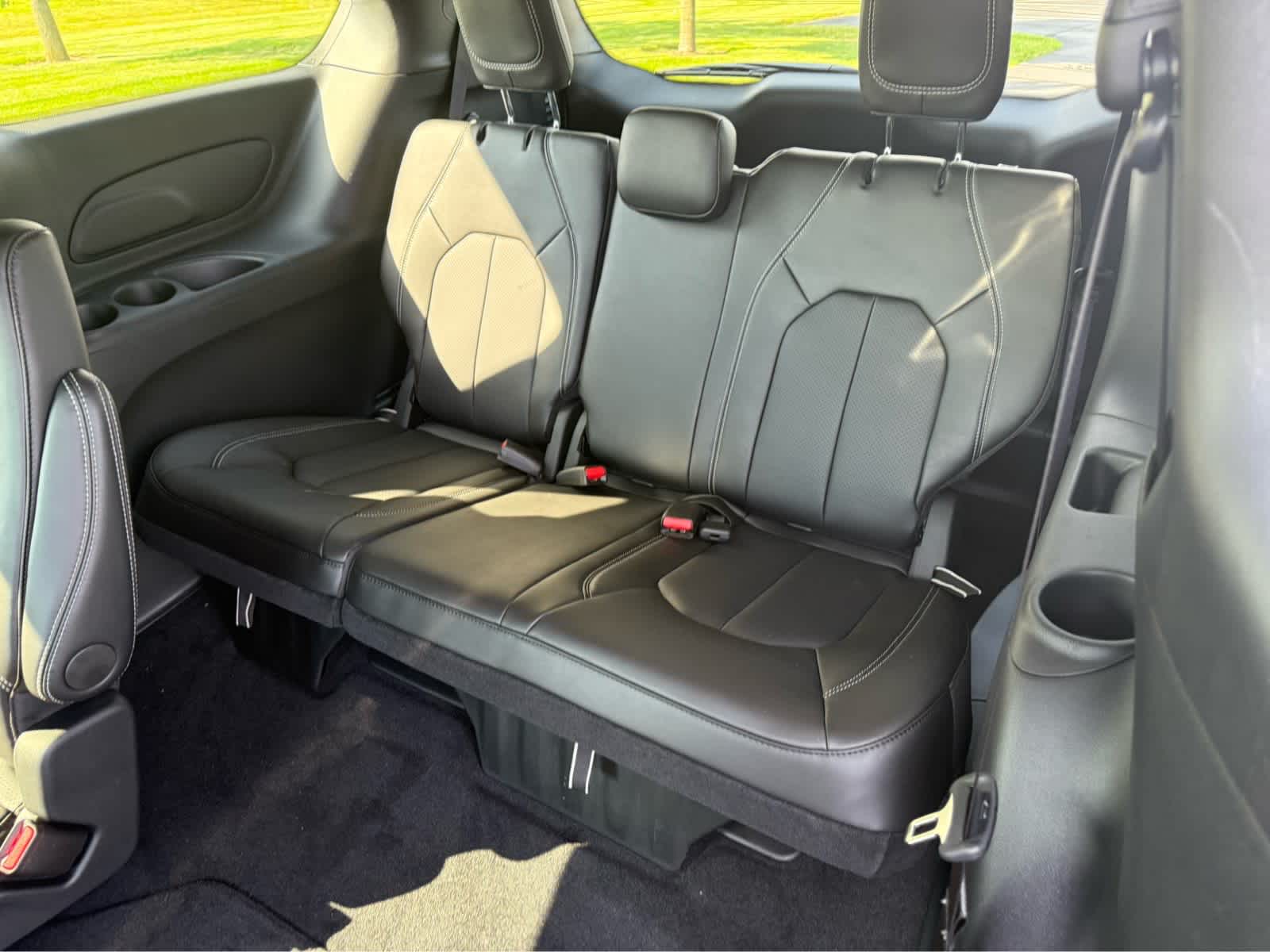 2025 Chrysler Pacifica Select - Photo 11