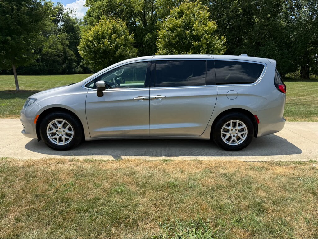 Used 2018 Chrysler Pacifica Touring FWD