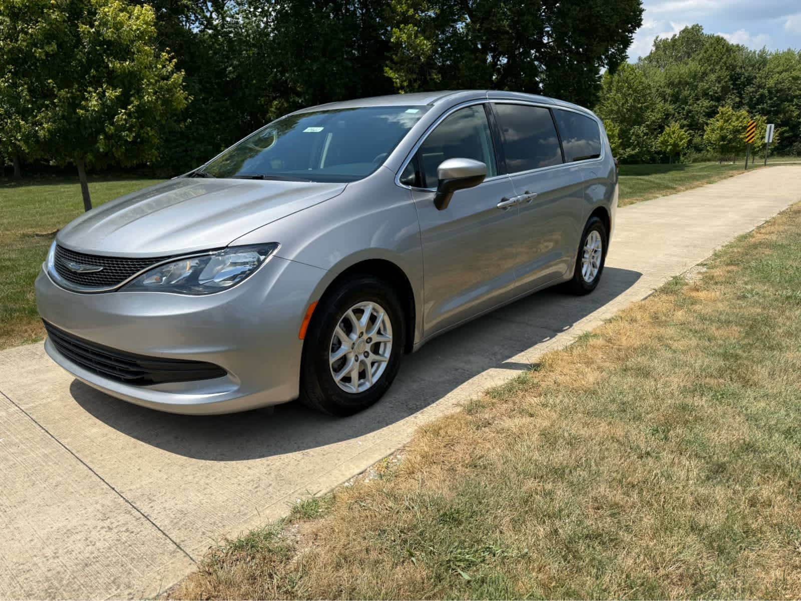 Used 2018 Chrysler Pacifica Touring with VIN 2C4RC1DGXJR130029 for sale in Shelbyville, IN