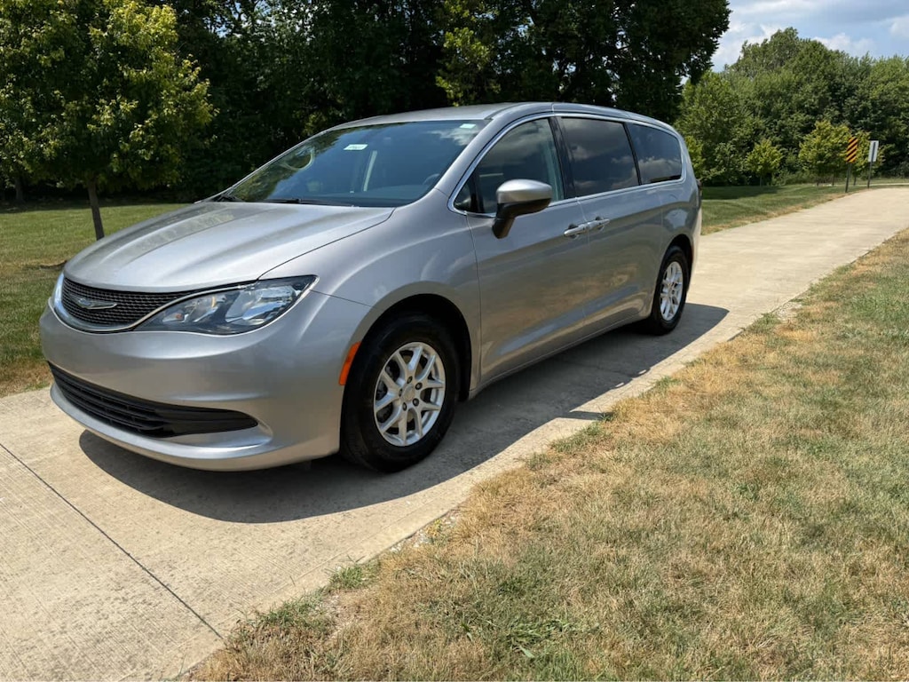 Used 2018 Chrysler Pacifica Touring FWD