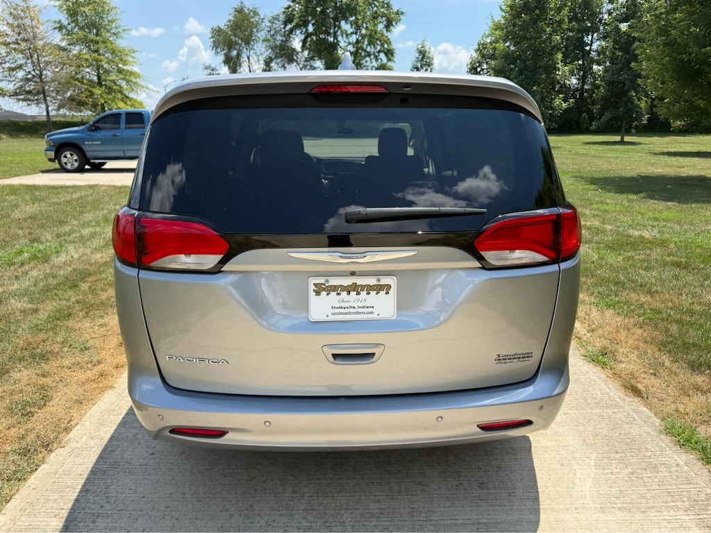 Used 2018 Chrysler Pacifica Touring FWD
