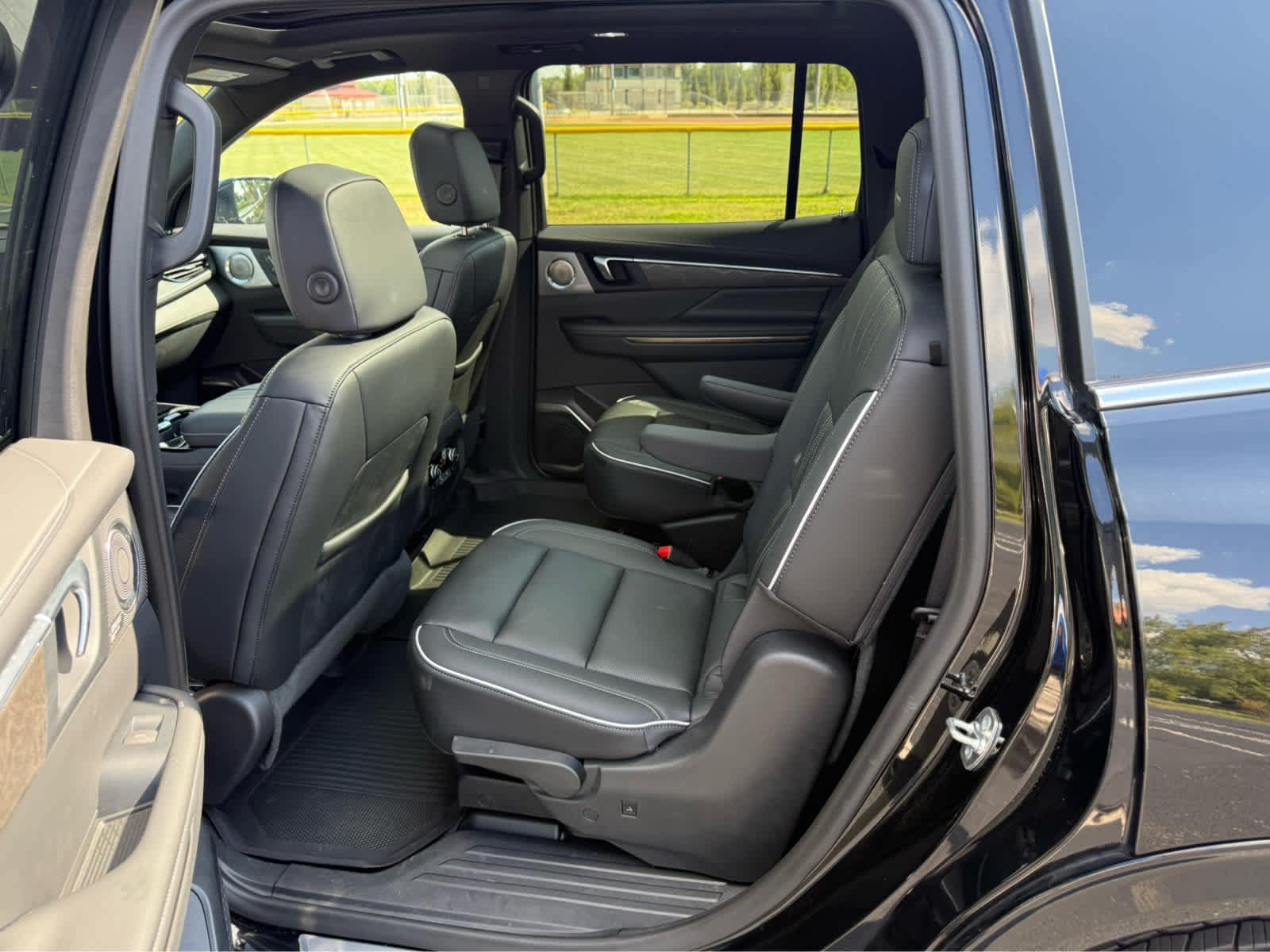 2025 Buick Enclave Avenir - Photo 12