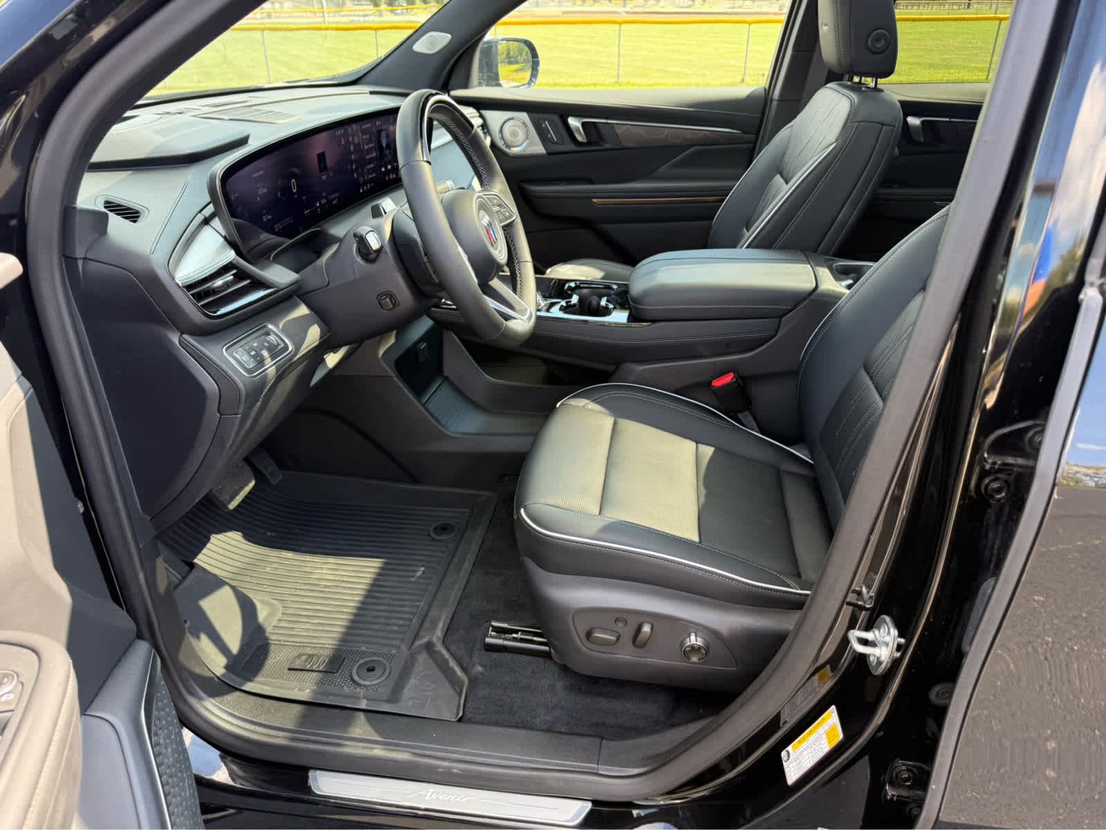 2025 Buick Enclave Avenir - Photo 8