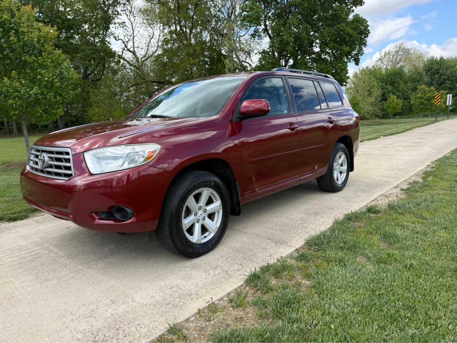 Used 2010 Toyota Highlander Base with VIN 5TDBK3EH1AS015981 for sale in Shelbyville, IN