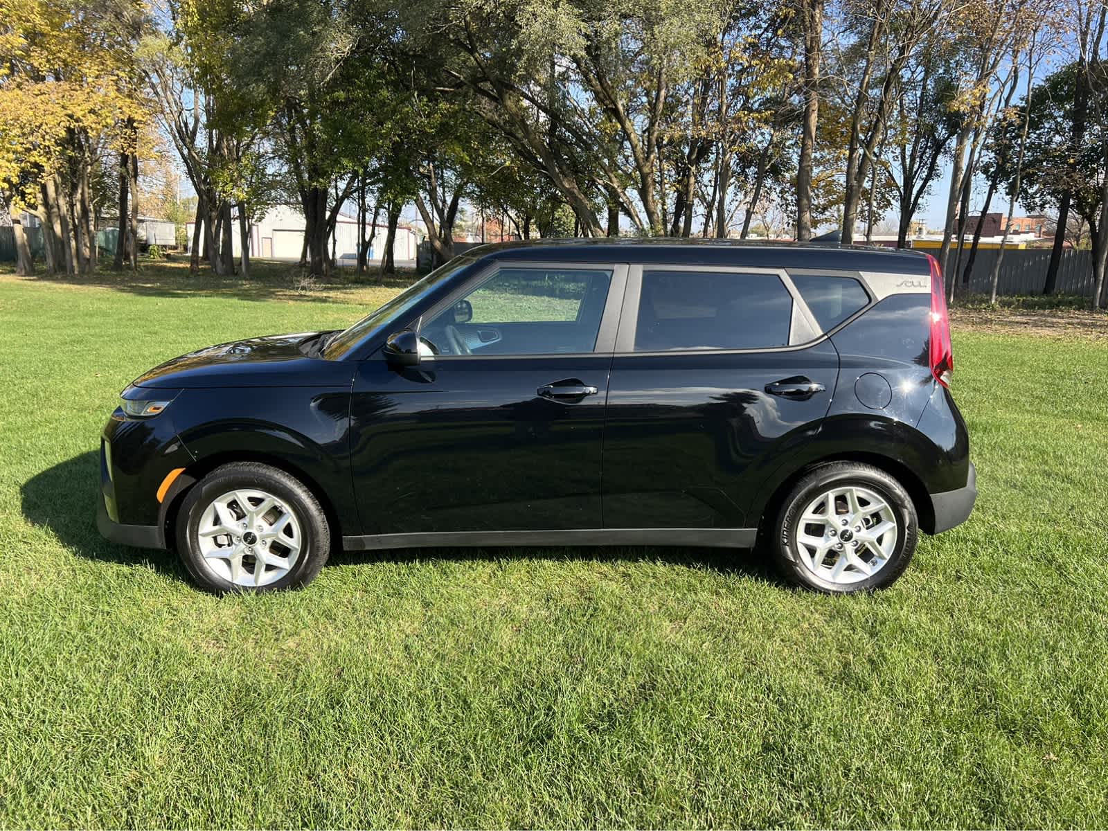 Used 2022 Kia Soul LX with VIN KNDJ23AUXN7184184 for sale in Shelbyville, IN