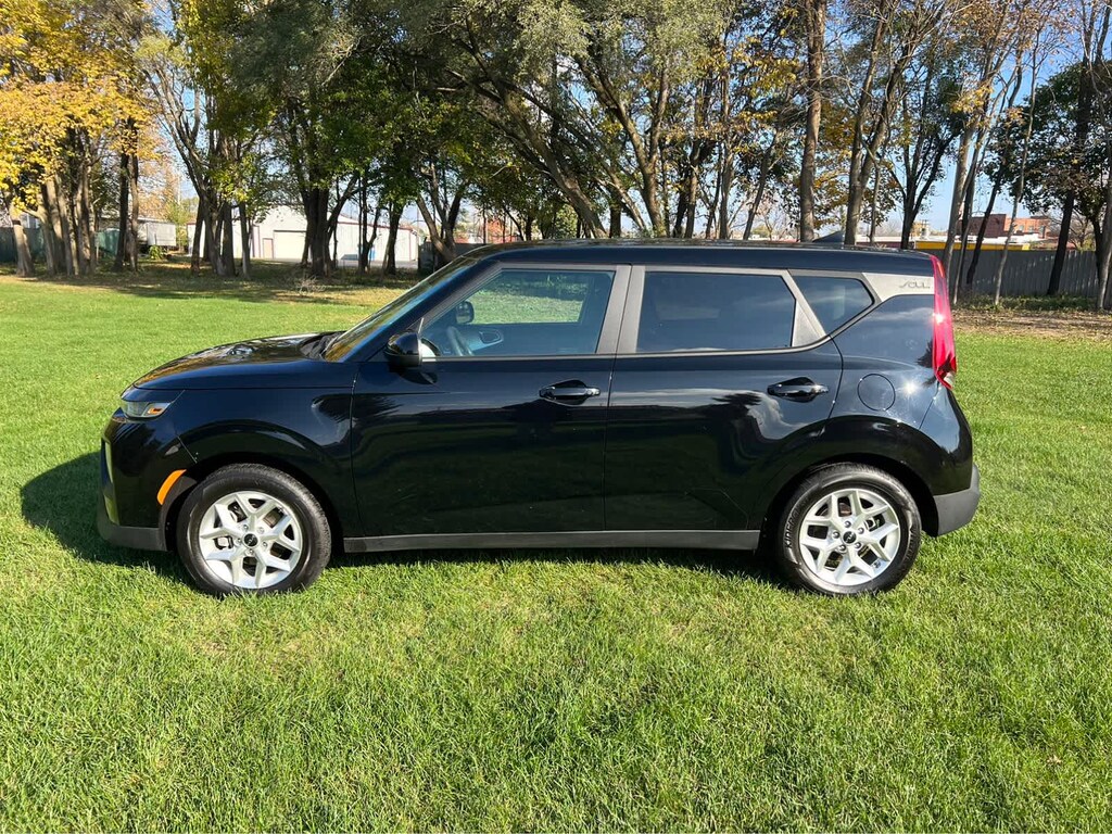 Certified 2022 Kia Soul LX IVT
