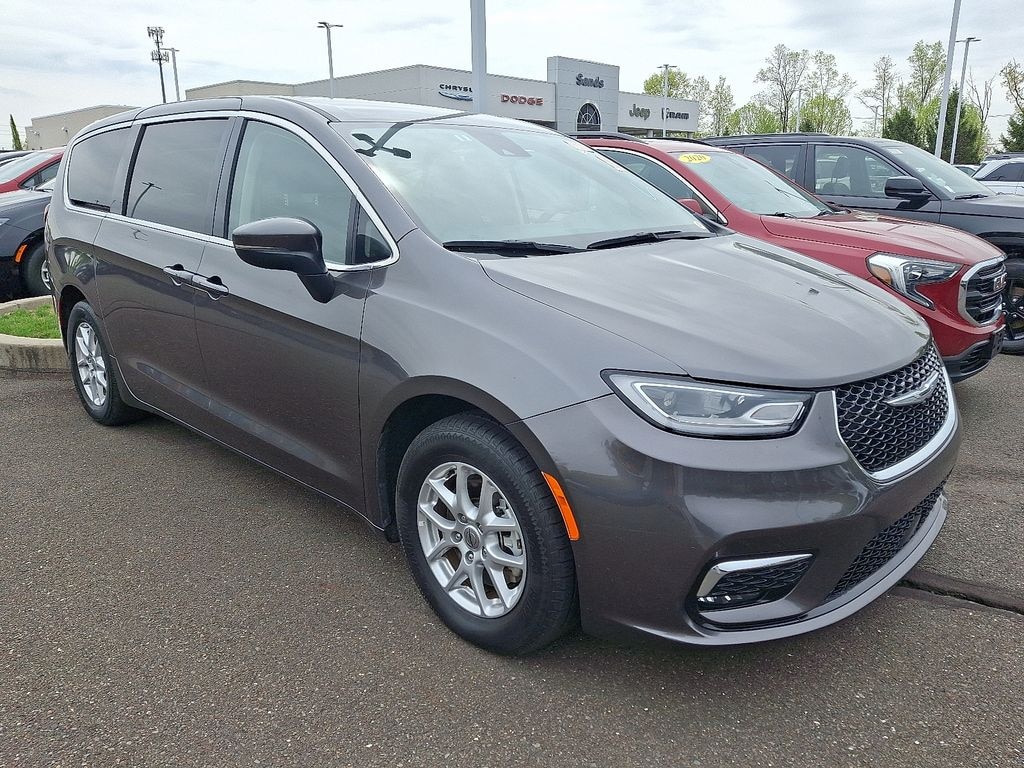 Used 2023 Chrysler Pacifica Touring L Van Passenger Van