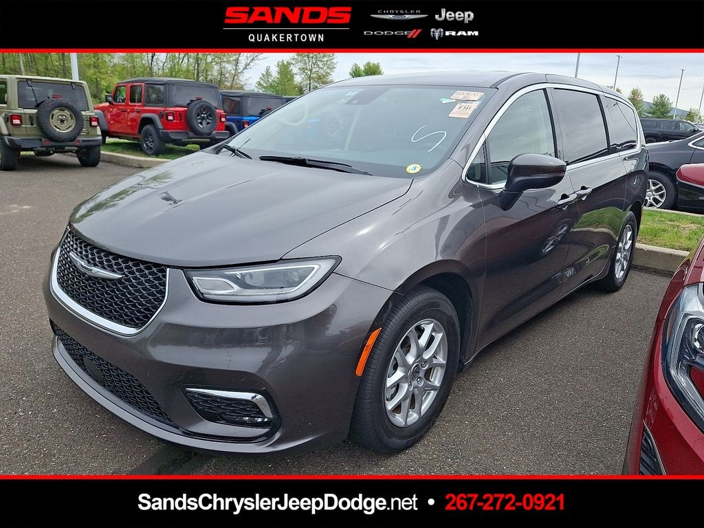 Used 2023 Chrysler Pacifica Touring L Van Passenger Van