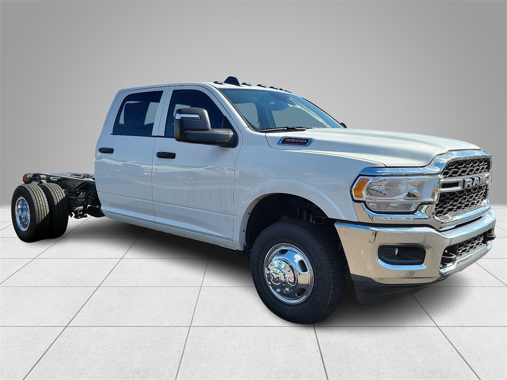 New 2024 Ram 3500 Chassis Cab 3500 TRADESMAN CREW CAB CHASSIS 4X4 60' CA Pickup