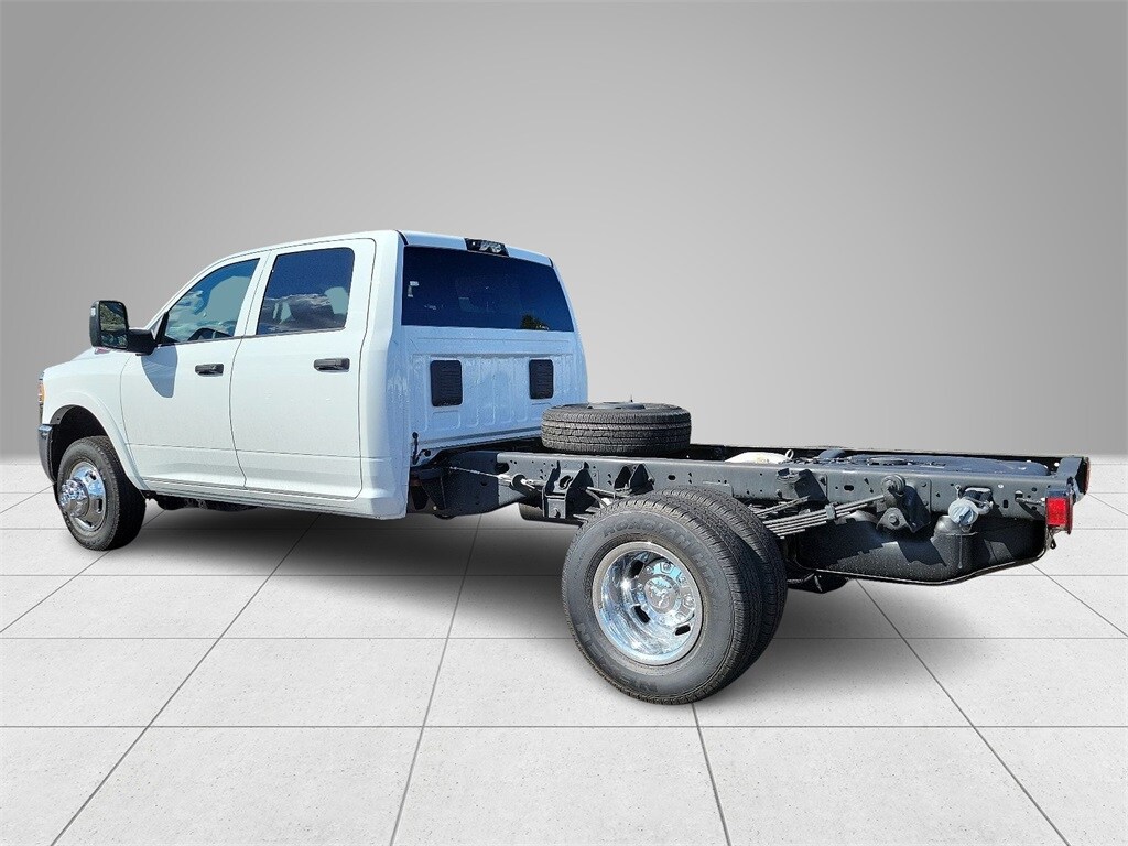 New 2024 Ram 3500 Chassis Cab 3500 TRADESMAN CREW CAB CHASSIS 4X4 60' CA Pickup