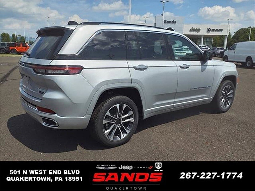 2023 Jeep Cherokee Overland photo 3