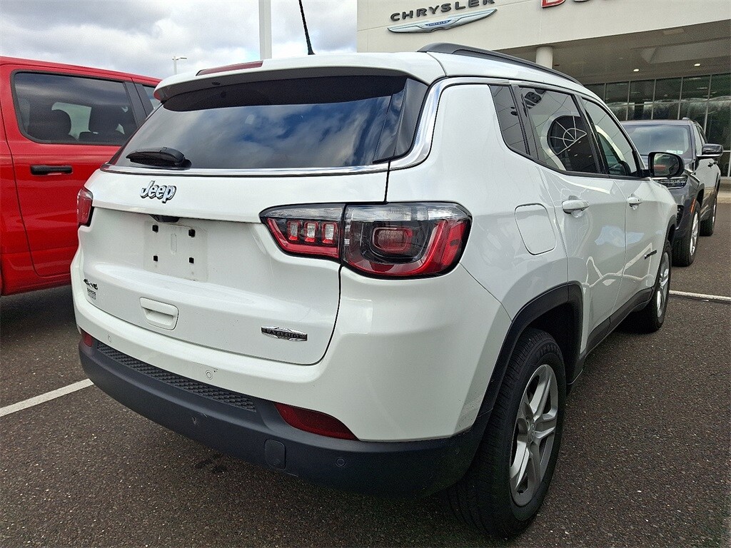 2023 Jeep Compass Latitude photo 3