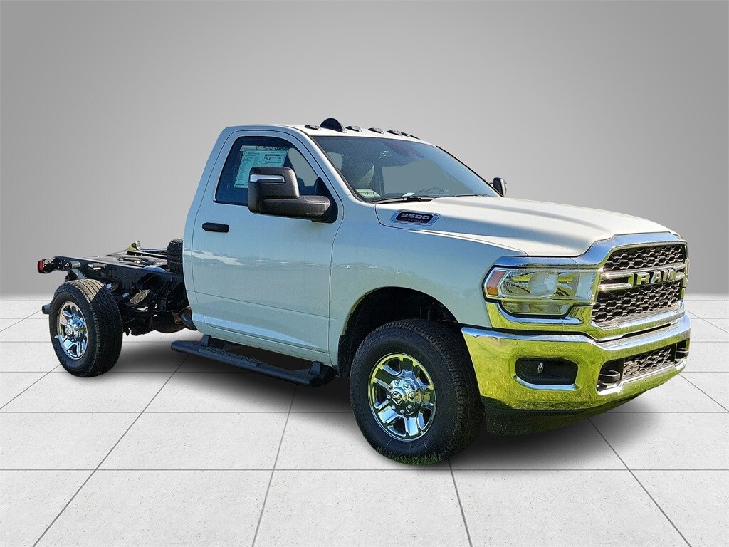 2024 Ram 3500 Tradesman photo 2