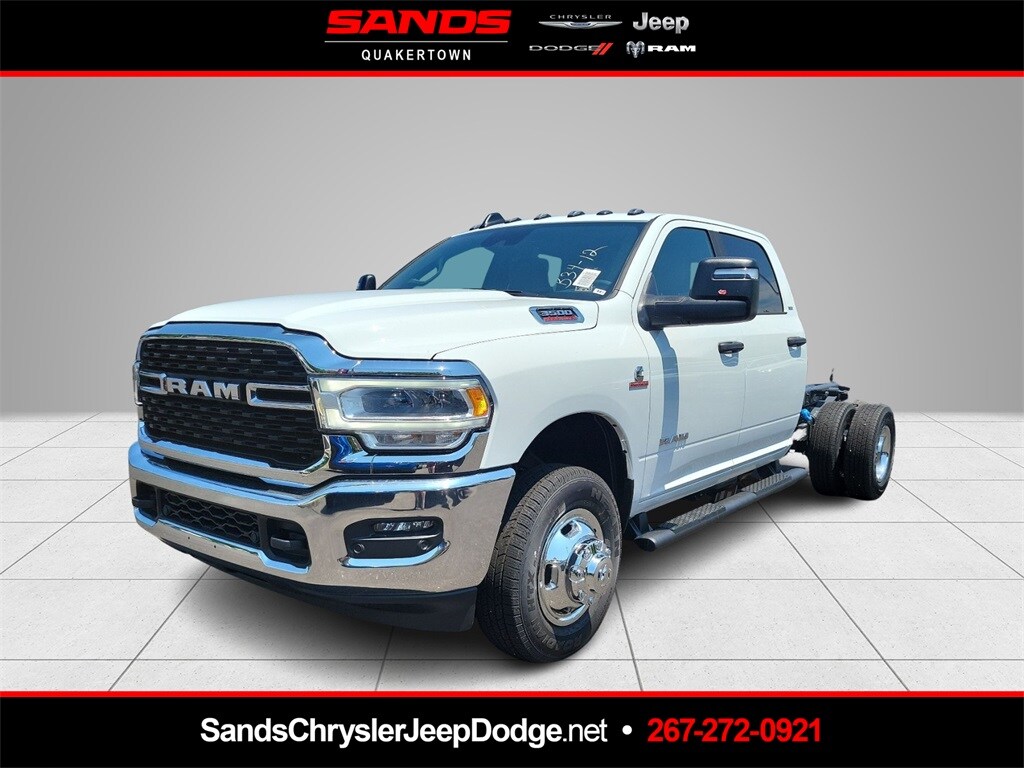 New 2024 Ram 3500 Chassis Cab 3500 SLT CREW CAB CHASSIS 4X4 60' CA Pickup