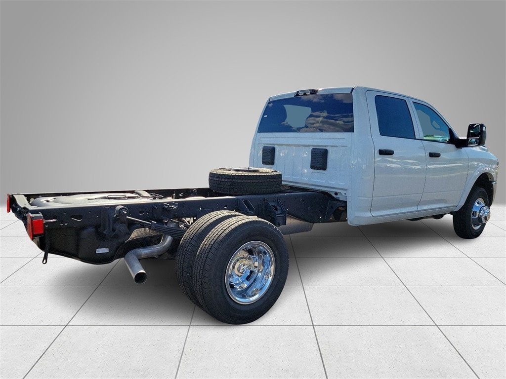 New 2024 Ram 3500 Chassis Cab 3500 TRADESMAN CREW CAB CHASSIS 4X4 60' CA Pickup