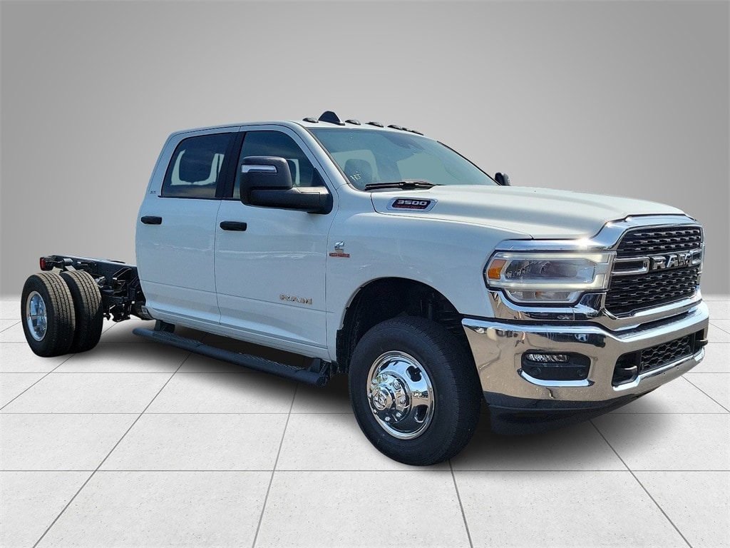 New 2024 Ram 3500 Chassis Cab 3500 SLT CREW CAB CHASSIS 4X4 60' CA Pickup