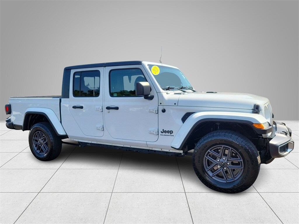 2021 Jeep Gladiator Sport S photo 3
