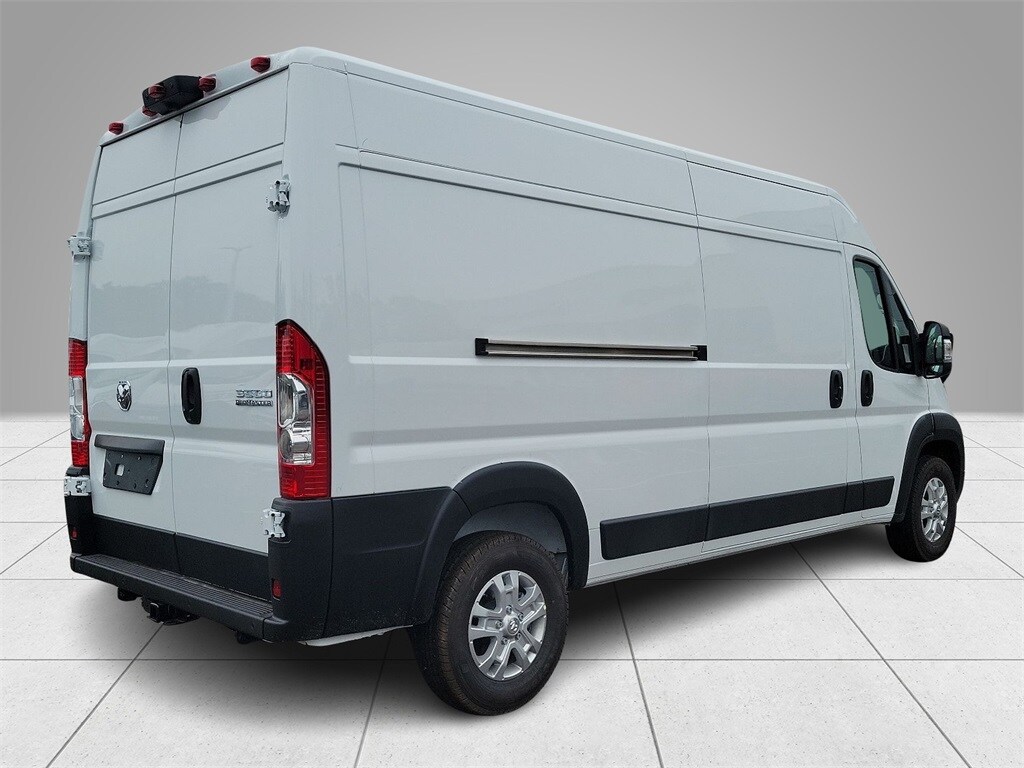 2024 Ram ProMaster 3500 photo 3