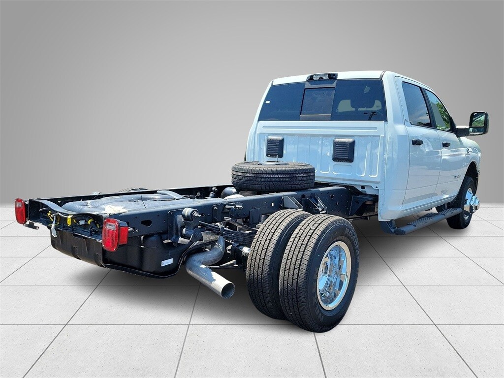 2024 Ram 3500 SLT photo 3