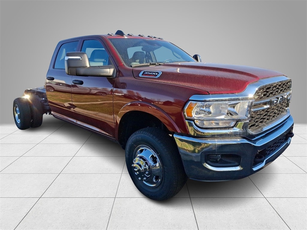 New 2024 Ram 3500 Chassis Cab 3500 TRADESMAN CREW CAB CHASSIS 4X4 60' CA Pickup