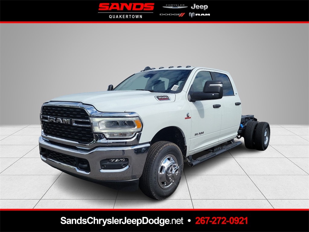 New 2024 Ram 3500 Chassis Cab 3500 SLT CREW CAB CHASSIS 4X4 60' CA Pickup