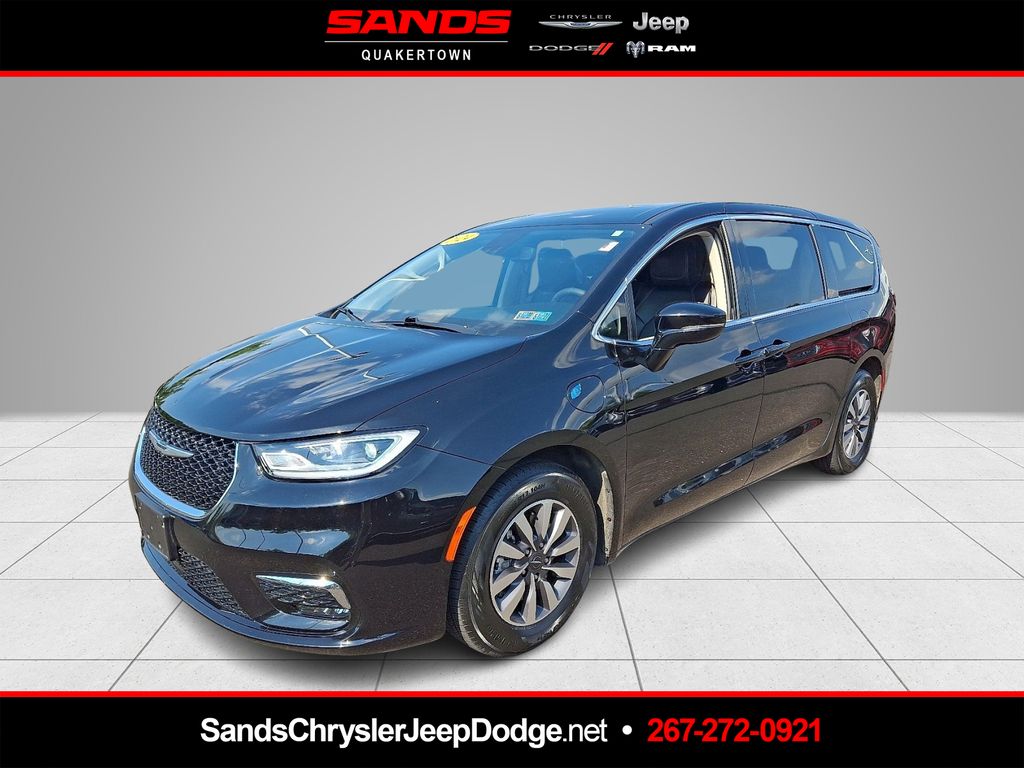 2024 Chrysler Pacifica Hybrid Select PHEV's photo