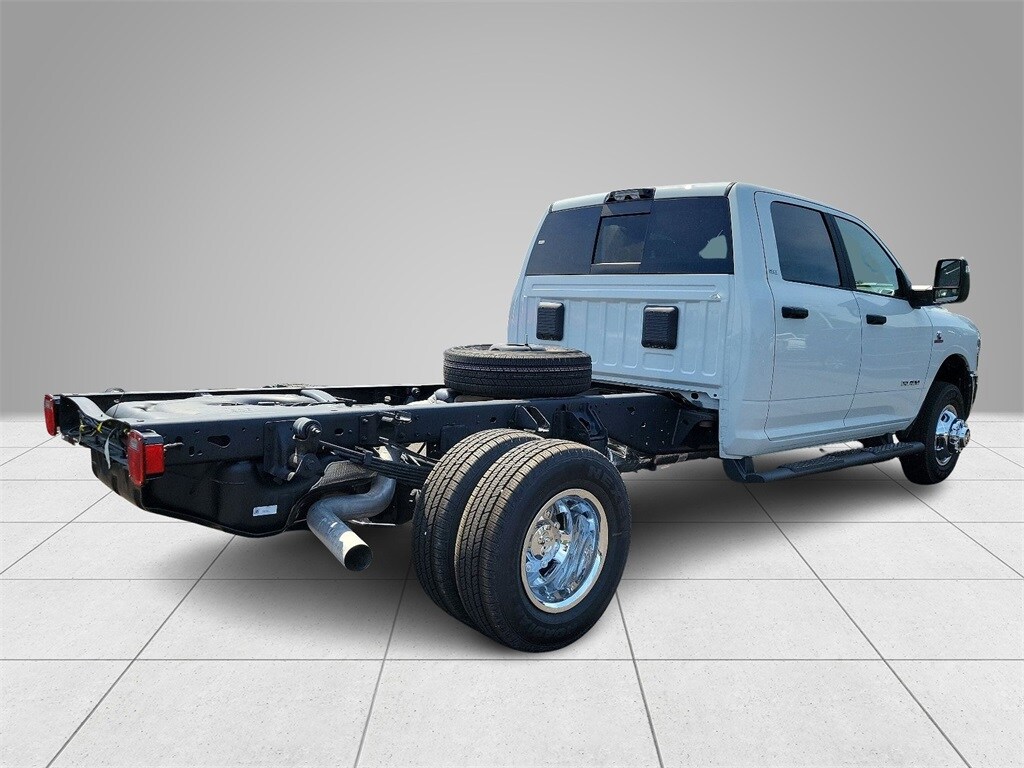 New 2024 Ram 3500 Chassis Cab 3500 SLT CREW CAB CHASSIS 4X4 60' CA Pickup