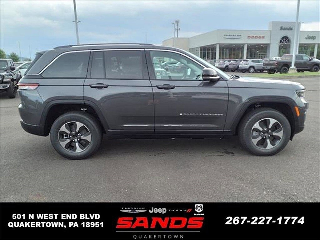 2023 Jeep Cherokee 4xe Base photo 2