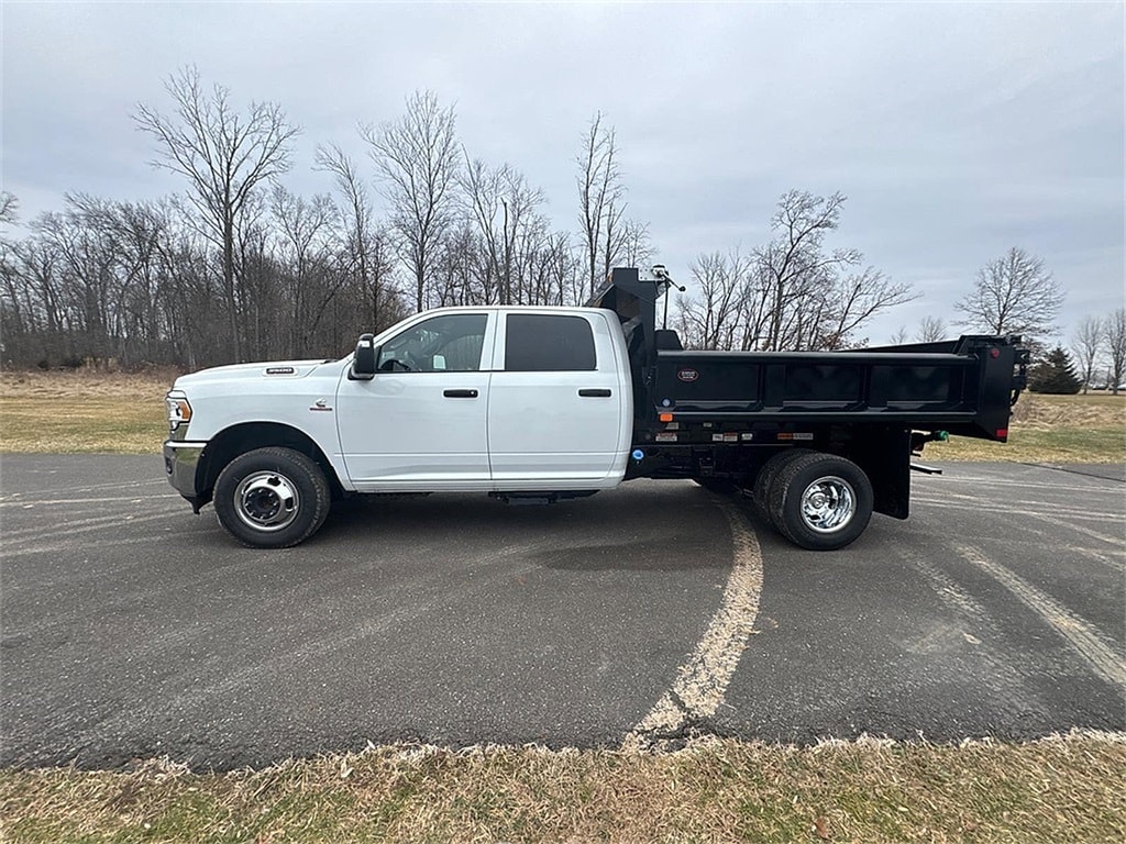 New 2023 Ram 3500 Chassis Cab 3500 TRADESMAN CREW CAB CHASSIS 4X4 60' CA Pickup