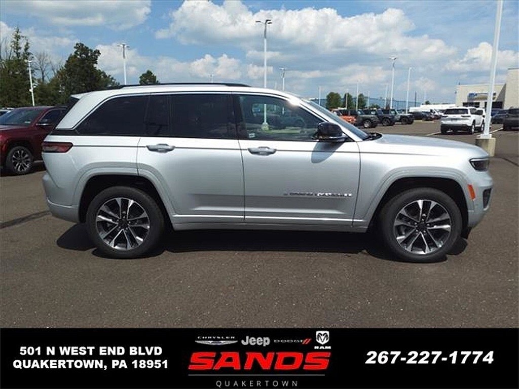 2023 Jeep Cherokee Overland photo 2