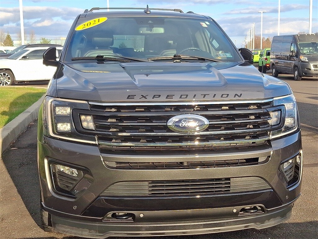 2021 Ford Expedition MAX Limited photo 2