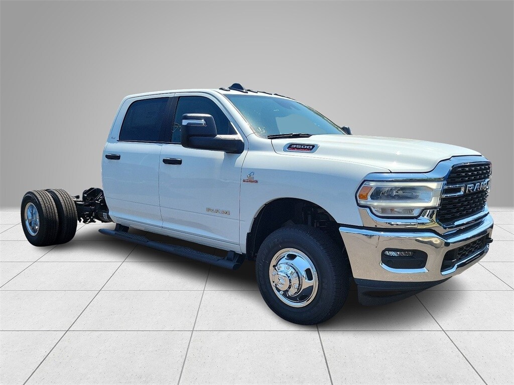 2024 Ram 3500 SLT photo 2
