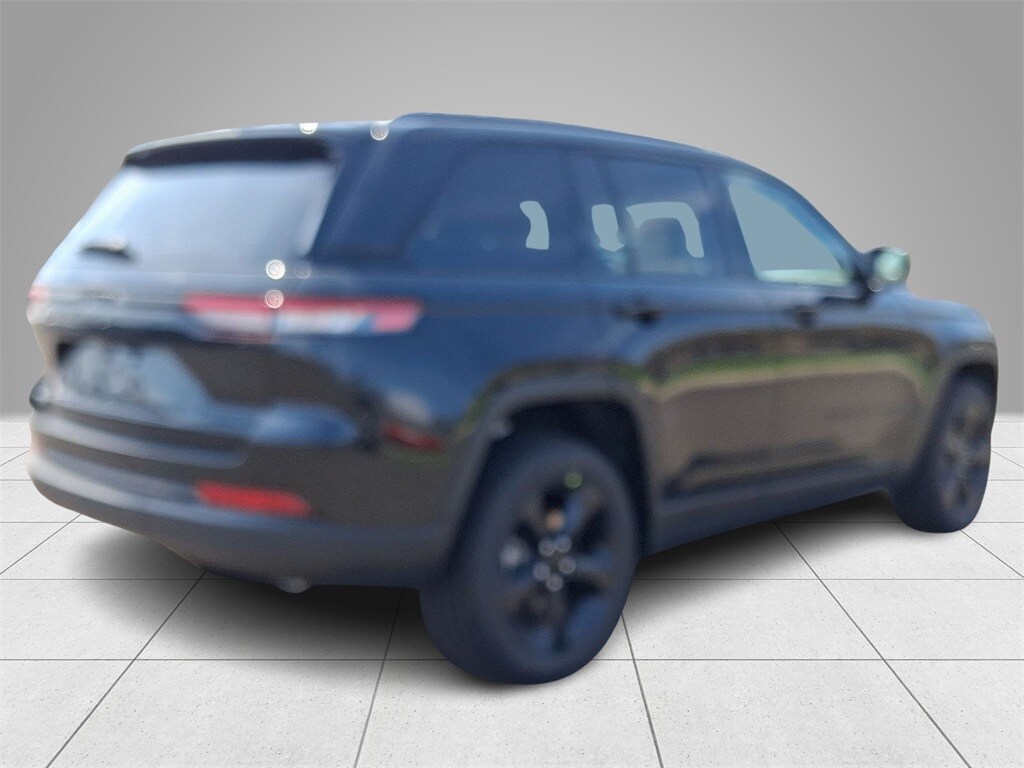 2025 Jeep Grand Cherokee Limited photo 2