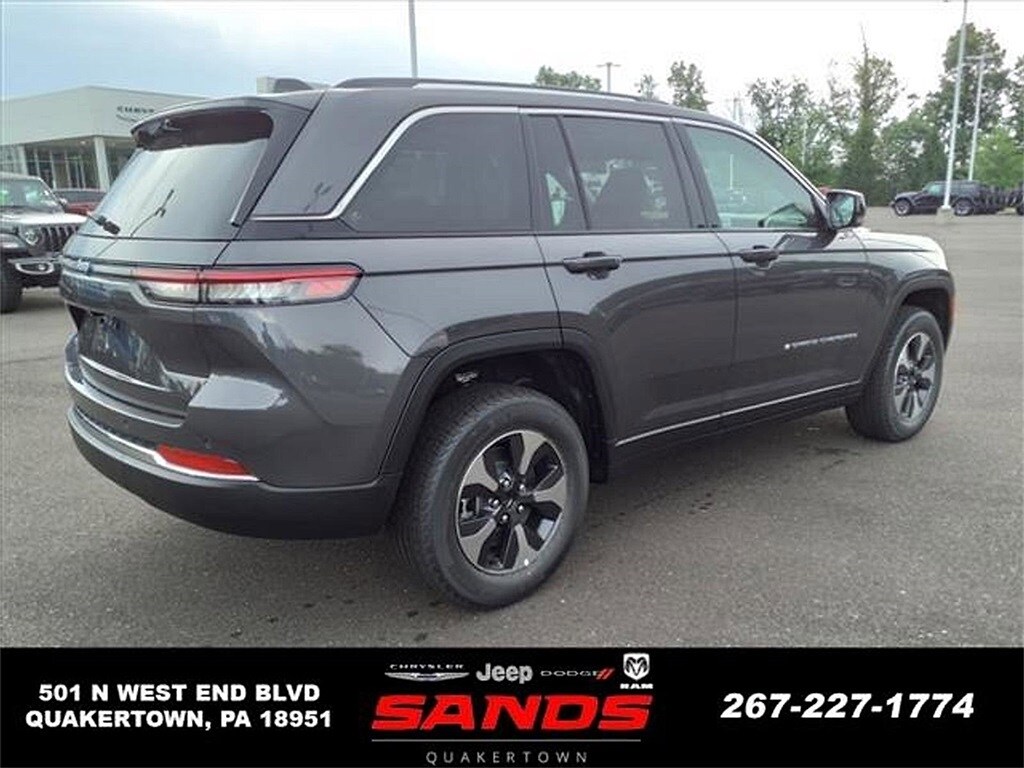 2023 Jeep Cherokee 4xe Base photo 3