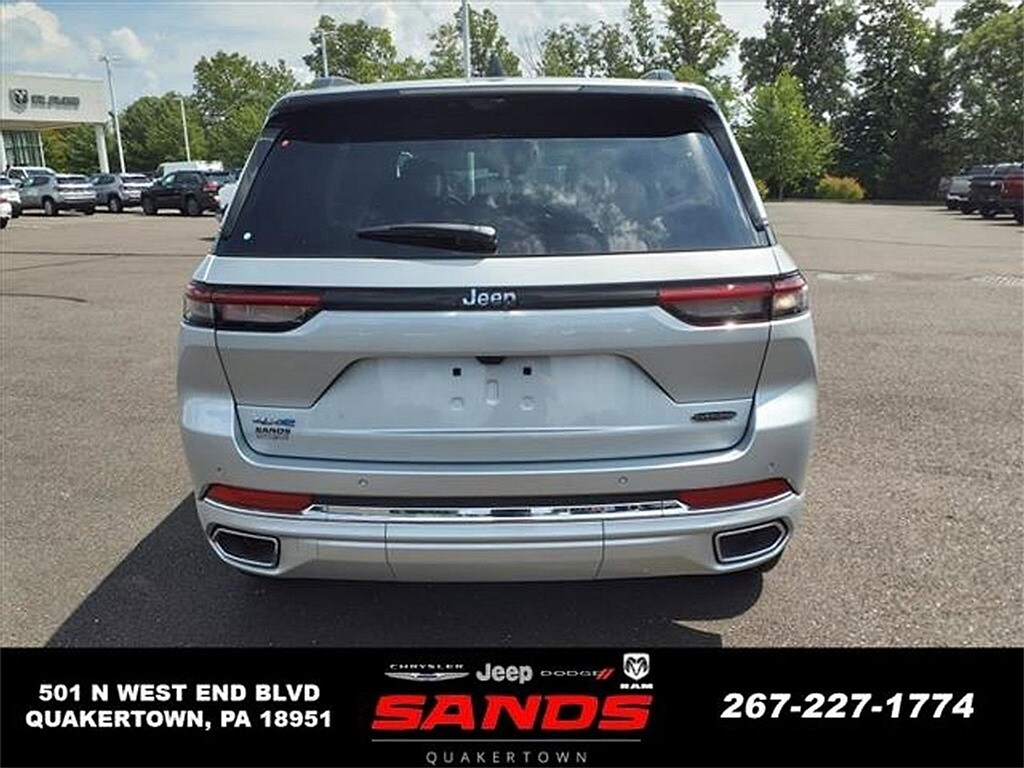 2023 Jeep Cherokee Overland photo 4