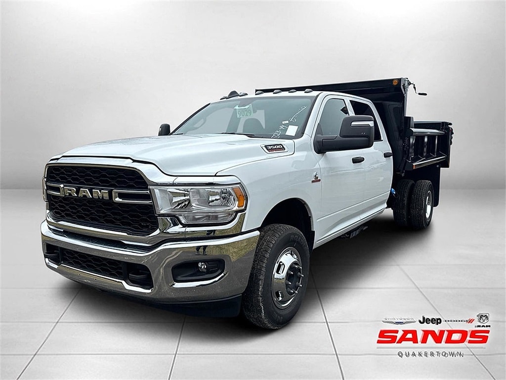 New 2023 Ram 3500 Chassis Cab 3500 TRADESMAN CREW CAB CHASSIS 4X4 60' CA Pickup
