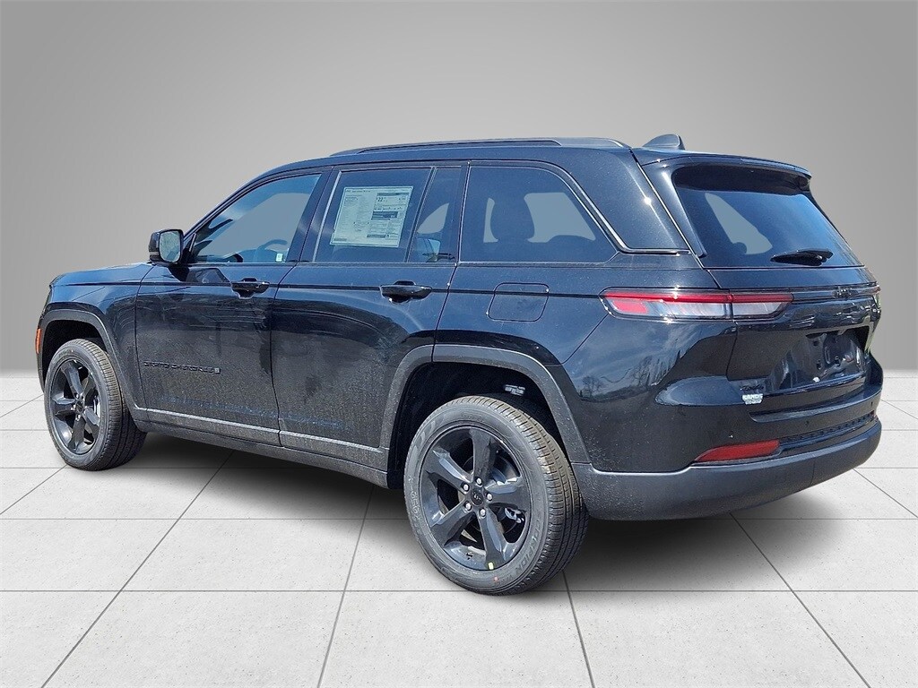 2025 Jeep Grand Cherokee Limited photo 3