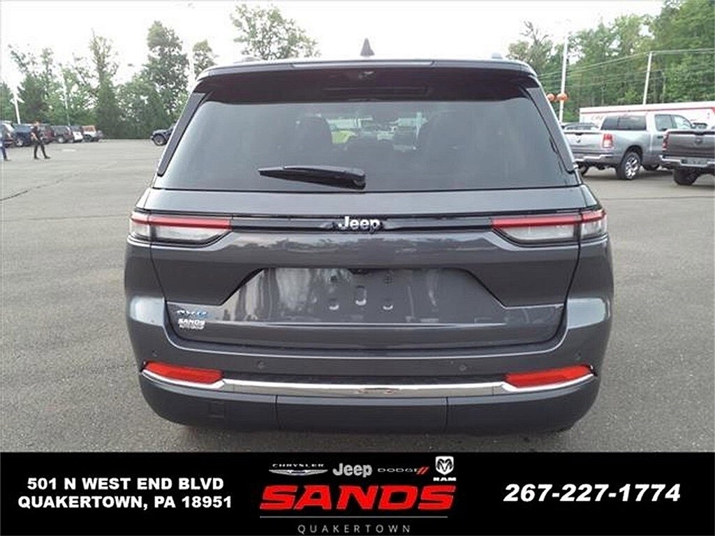 2023 Jeep Cherokee 4xe Base photo 4