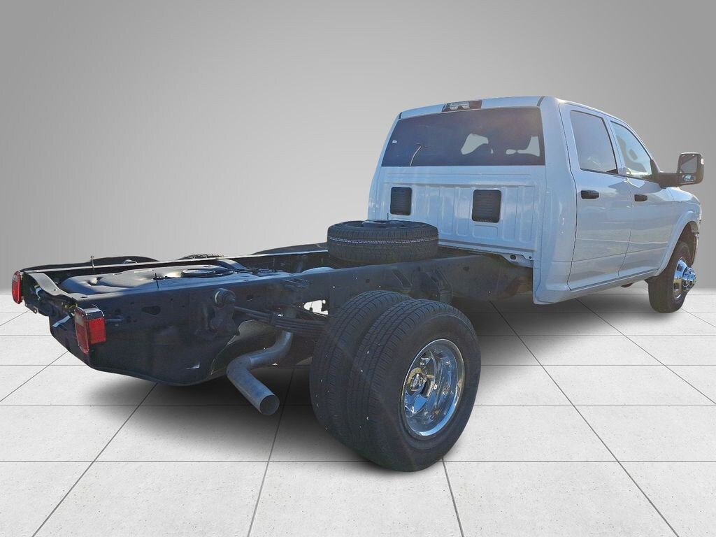 New 2024 Ram 3500 Chassis Cab TRADESMAN CREW 4X4 60' CA Pickup
