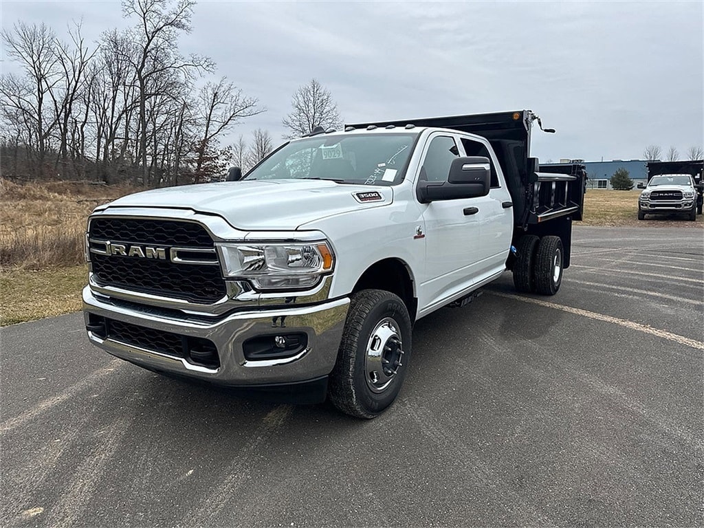 New 2023 Ram 3500 Chassis Cab 3500 TRADESMAN CREW CAB CHASSIS 4X4 60' CA Pickup