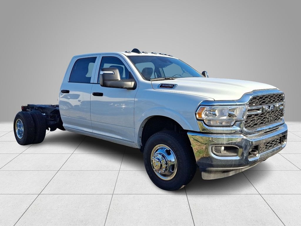 New 2024 Ram 3500 Chassis Cab TRADESMAN CREW 4X4 60' CA Pickup