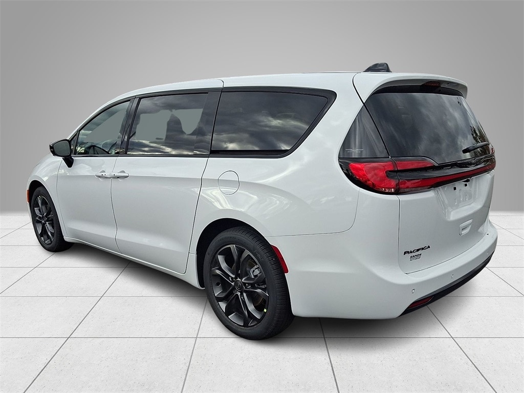 New 2026 Chrysler Pacifica SELECT Passenger Van