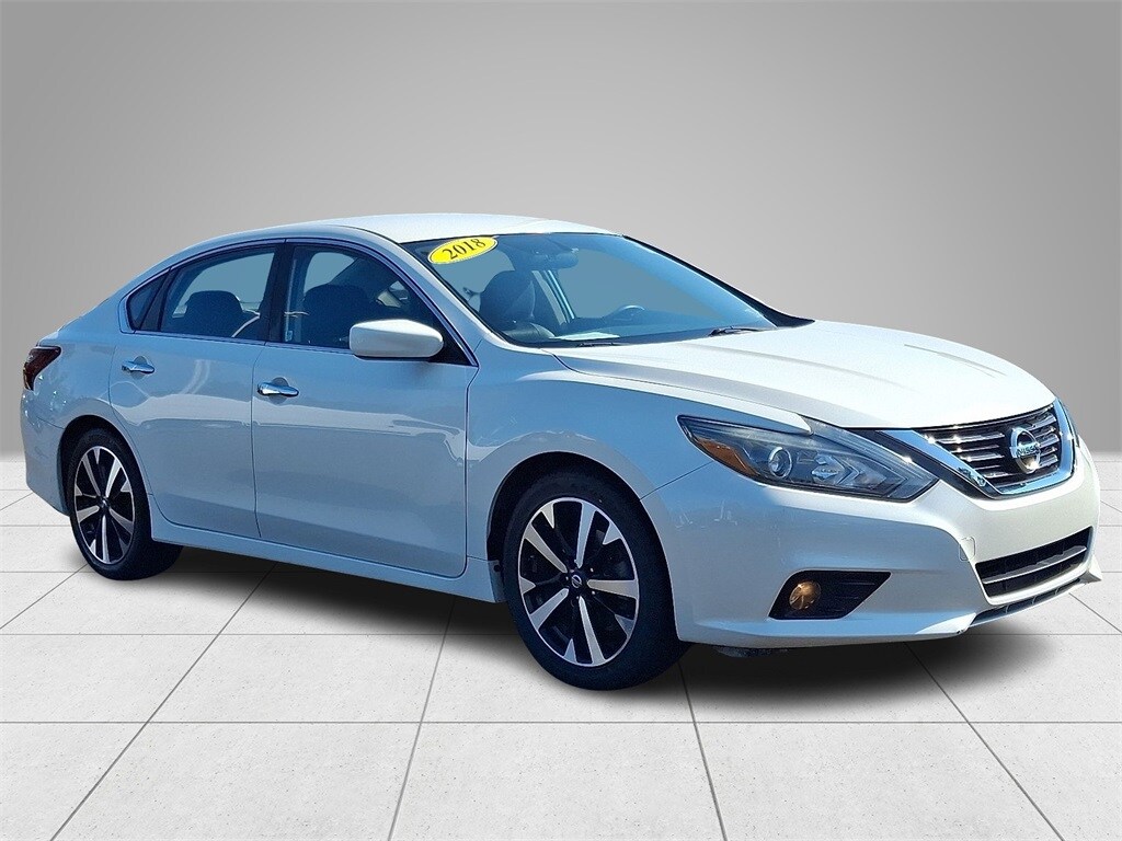 2018 Nissan Altima 2.5 SR photo 3