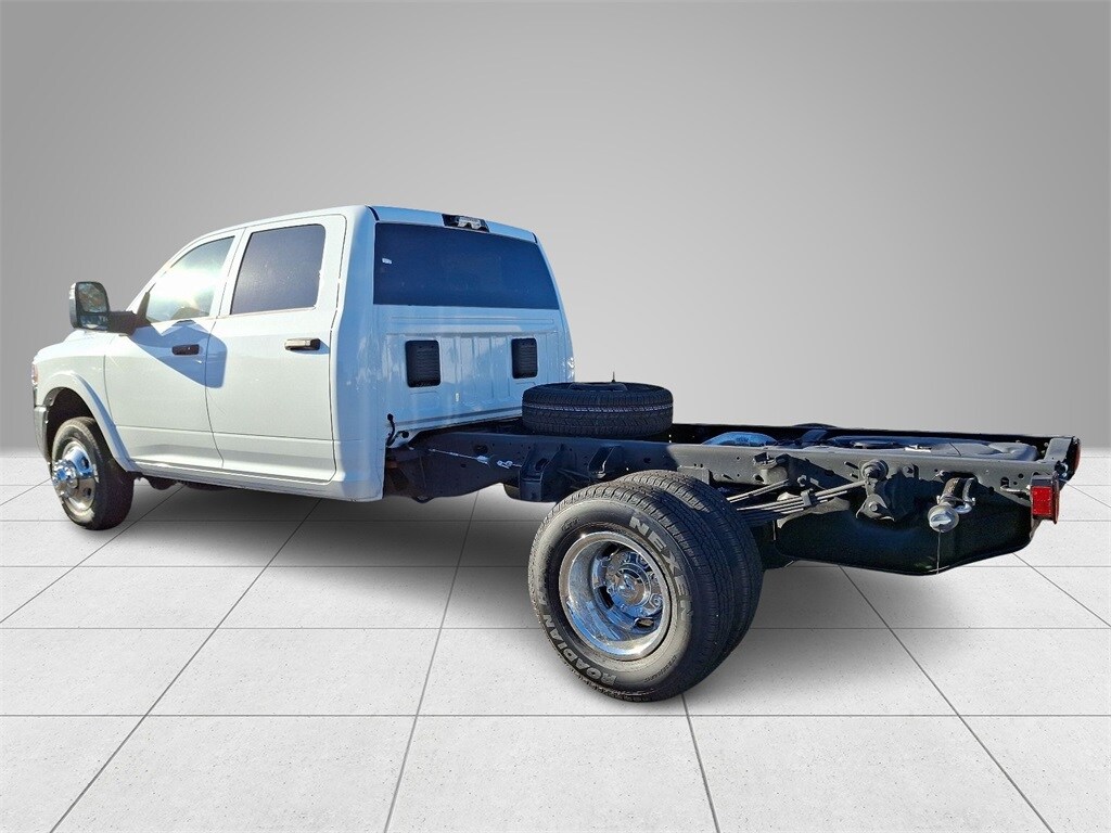 New 2024 Ram 3500 Chassis Cab 3500 TRADESMAN CREW CAB CHASSIS 4X4 60' CA Pickup