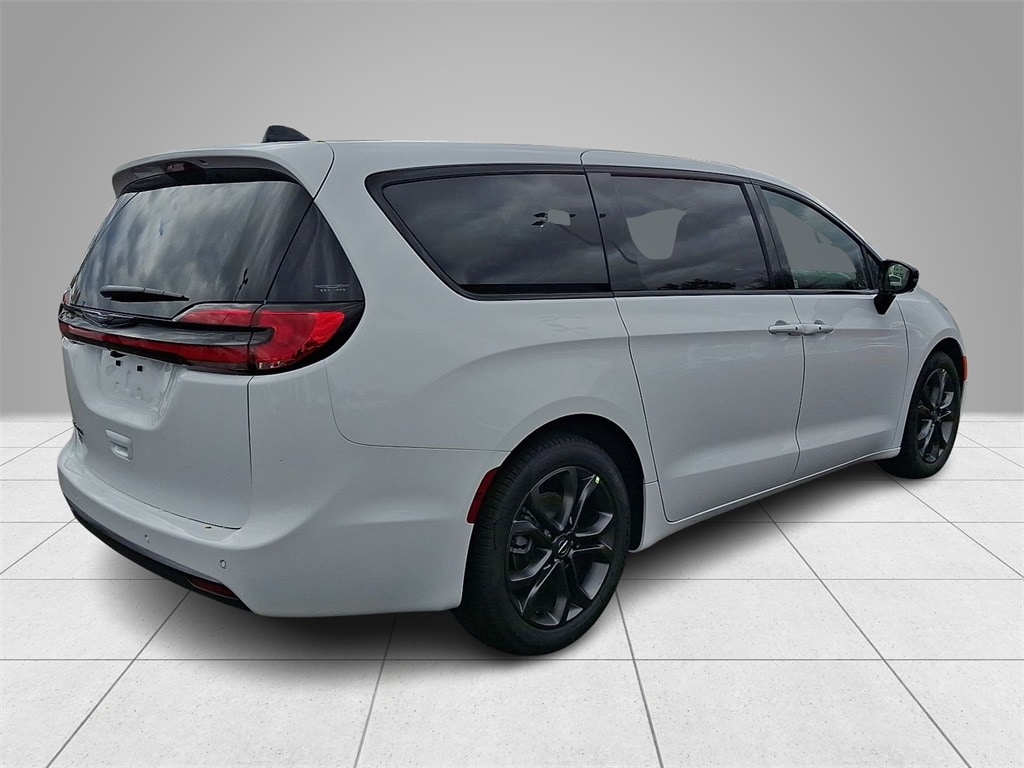 New 2026 Chrysler Pacifica SELECT Passenger Van