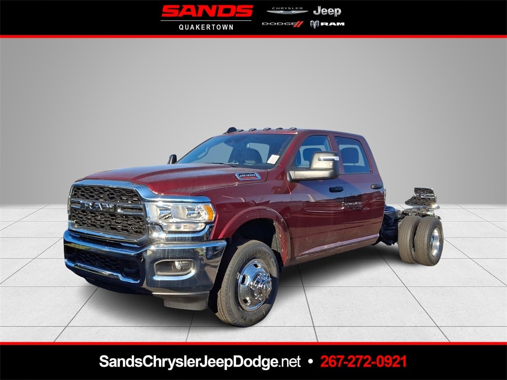 New 2024 Ram 3500 Chassis Cab 3500 TRADESMAN CREW CAB CHASSIS 4X4 60' CA Pickup